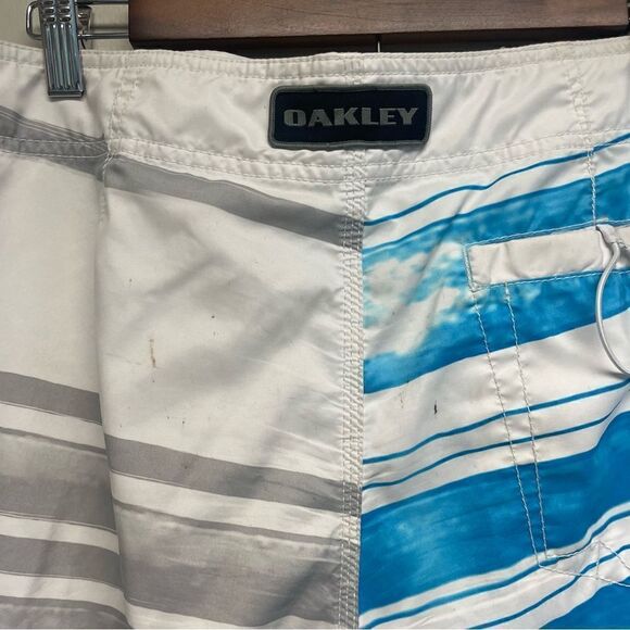 Oakley Mens Blue Gray and White Striped Swimsuit Size 31 - Picture 7 of 7